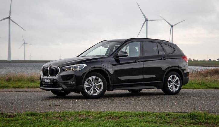 BMW X1 xDrive25e Executive CAMERA / CARPLAY / AUTOMAAT / LE, Auto's, Automaat, Gebruikt, Adaptive Cruise Control, Zwart