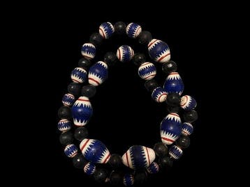 collier - V-vormige pijlen - Bamileke - Kameroen (Zonder