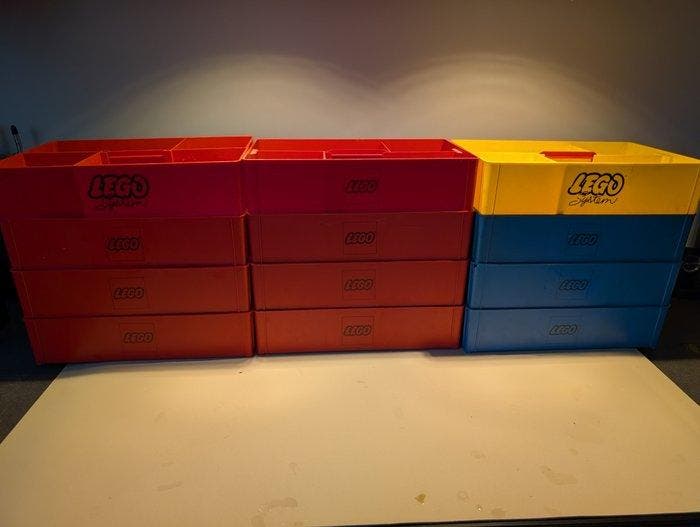 Lego Merchandise - Vintage Lego sorteerbak rood blauw geel, Kinderen en Baby's, Speelgoed | Duplo en Lego
