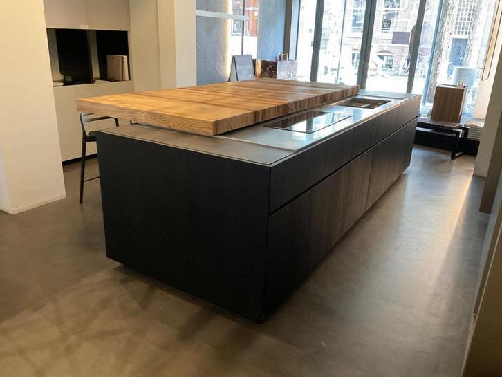 Online veiling: Minimal Keukeneiland met verschuifbaar houte, Huis en Inrichting, Keuken | Keukenelementen, Gebruikt