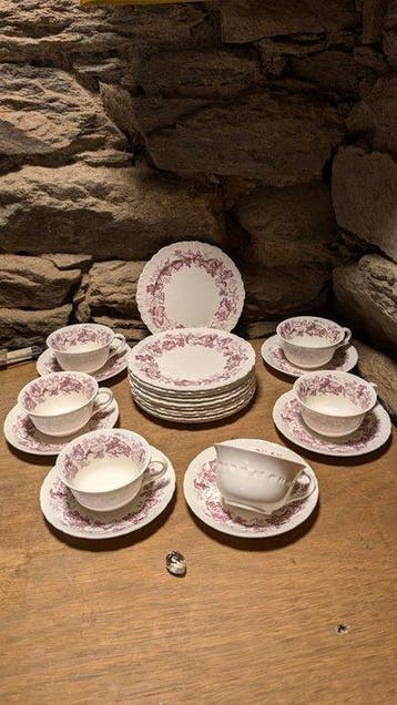 Wedgwood - Theeservies (22) - Keramiek - Model Old Vine