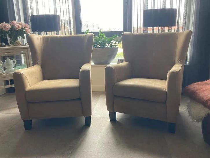Set van 2 leren oorfauteuils met houten poten - bruin leer, Huis en Inrichting, Fauteuils, Nieuw, Leer, Ophalen of Verzenden
