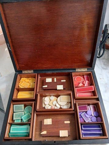 Speeltafel (3) - Bottenfiches en tellers Bezique - Mahonie,