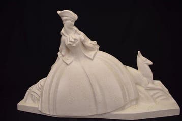 sculptuur, Vrouw met hertje - lengte 52 cm - 32 cm -