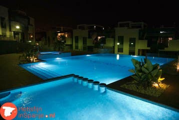 Luxe appartement (airco zwembaden) Torrevieja nabij strand, Vakantie, 2 slaapkamers, Appartement, Stad, Huisdier toegestaan