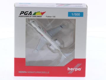 Schaal 1:500 Herpa 527309 Fokker 100 PGA - Portugália Air.., Hobby en Vrije tijd, Modelbouw | Vliegtuigen en Helikopters, Ophalen of Verzenden