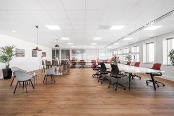 Coworkingruimte in Regus Queens Tower, Verzenden
