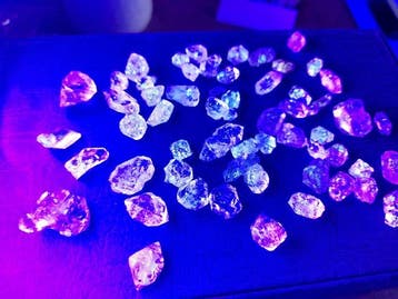 10 g / diamantkwarts met petroleum-inclusies uit Pakistan