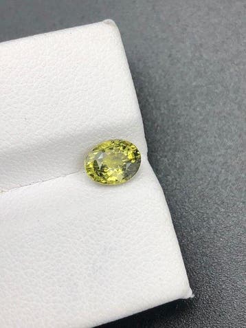 Zonder minimumprijs - 1 pcs Groen, Geel Saffier - 1.05 ct -, Sieraden, Tassen en Uiterlijk, Nieuw