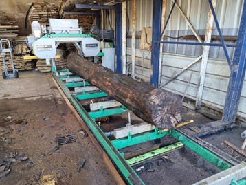Loonzaagwerk | boomstammen | oude balken | planken doubleren, Meubels