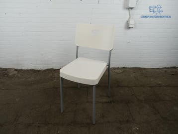 Kantinestoel wit kuip zilvergrijs frame tweedehands goede, Verzenden, Gebruikt, Overige materialen