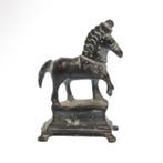 Oud-Romeins Brons Beeld van een paard op sokkel