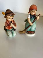 Goebel - Beeldje - Spelende jongen met fluit TMK6 /Meisje