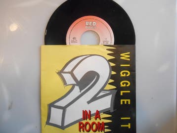 vinyl single 7 inch - 2 In A Room - Wiggle It, Verzenden, Zo goed als nieuw, 7 inch, Pop