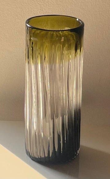 Vaas - Glas - artistieke vaas met ribbels