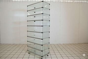 Glazen vitrinekast met zilverkleurige profielen, Ophalen of Verzenden, Nieuw