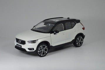 Paudi Model 1:18 - Modelauto - Volvo XC40 - 2018 - Crystal, Nieuw