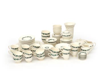 Een aardewerk serviesdeel. Wedgwood, Stratford (98)