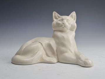 Dax - Beeldje - Reclining cat - Aardewerk