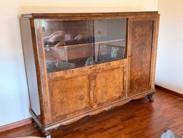 Hoog dressoir - Knoesthout