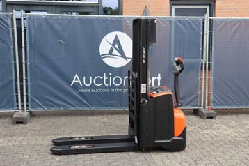 Veiling: Stapelaar BT SWE140L Elektrisch 1400kg 2.65m 2015, Zakelijke goederen, Machines en Bouw | Heftrucks en Intern transport