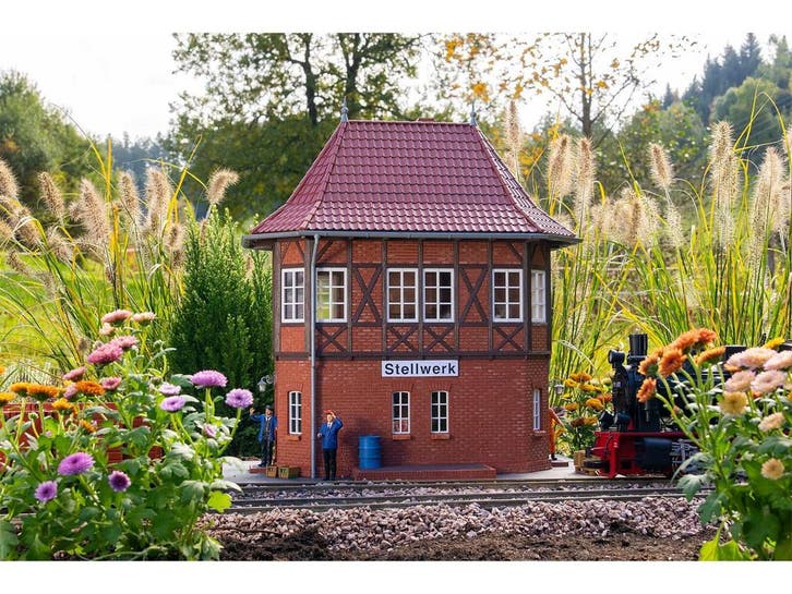 POLA 330883 Stellwerk mit Fachwerk (06/2026) (Gebouwen), Hobby en Vrije tijd, Modelbouw | Figuren en Diorama's, Nieuw, Ophalen of Verzenden