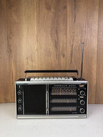 Grundig - Satellit 2100 Portable World Band Multiband Radio, Nieuw