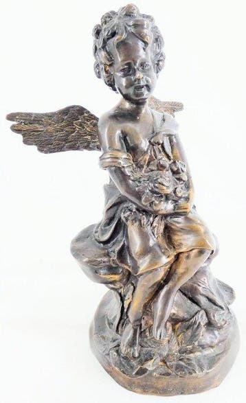 Beeld, A winged Putto Holding a Bouquet of Flowers in the, Antiek en Kunst