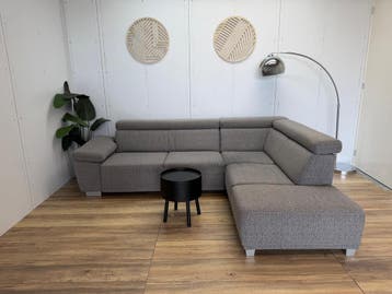 Stijlvolle lichtgrijze hoekbank met een strak, modern design, Huis en Inrichting, Banken | Bankstellen, 250 tot 300 cm, Hoekbank