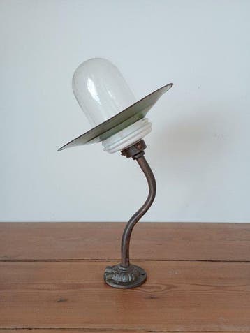 Lamp - Gietijzer - originele franse stallamp