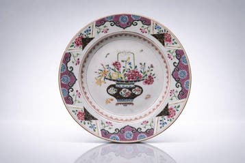Een extreem zeldzaam Chinees porselein bord met een