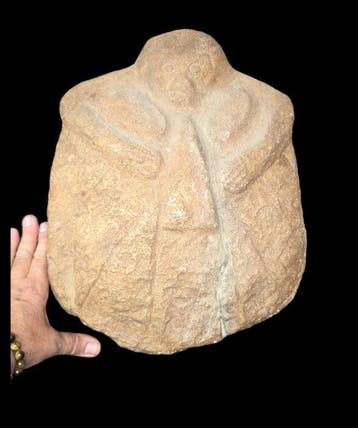 Curiosity cabinet : Big African Zoomorphic stone stele