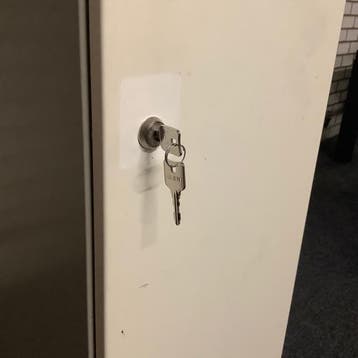 Garderobe-lockerkast 1 kolom, met sleutel, Oostwoud (hxbxd), Ophalen of Verzenden, Gebruikt