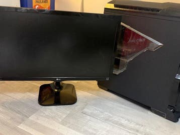 LG, Thermaltake + 1 Monitor 24M47VQ-P - Computer (2) -, Nieuw