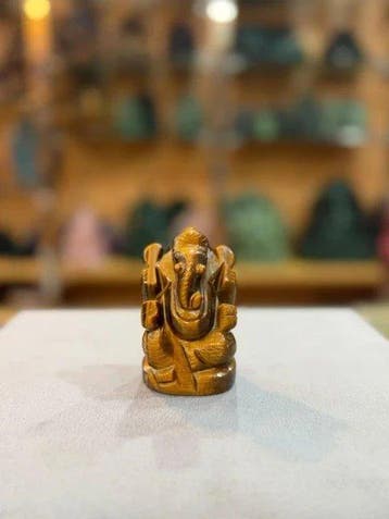 Beeld, Golden Tiger Eye Ganesha – Hand-Carved Gemstone