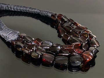 Schaduwen van de Baltische Zee: Vintage multistreng ketting