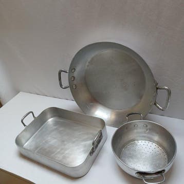 1 grand plat rond BOURGEAT 40 x 9 cm 1 plat TOURNUS 35 x 26