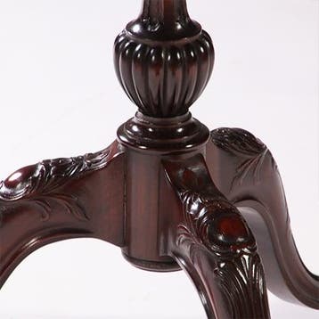 Wijntafel  salontafelhoogte ca 1870 rond en sterk geschulpt, Ophalen of Verzenden