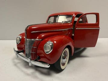 Danbury Mint 1:24 - Modelauto - 1940 Ford Deluxe Coupé, Nieuw