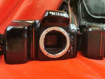 Nikon KIT Lotto Nikon F50 e Nikon F-601 Flash Metz e borsa, Nieuw