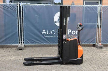 Veiling: Stapelaar BT SWE140L Elektrisch 1400kg 2.65m 2015, Zakelijke goederen, Machines en Bouw | Heftrucks en Intern transport