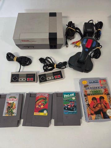 Nintendo - Nes - Nintendo NES & 4 Games & 2 Controllers &, Nieuw