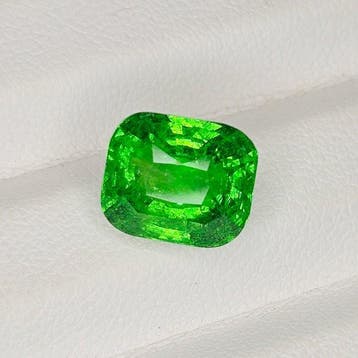 Tsavoriet - 5.58 ct - International Gemological Institute, Nieuw