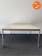 Ahrend - Move-it - verrijdbare vergadertafel 150x150, Vergader- of Presentatieruimte, Ophalen of Verzenden, Gebruikt, Tafel