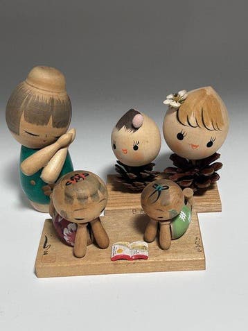 Vintage Japanse Kokeshi- en volkskunstpoppen – Sat Suigai,, Antiek en Kunst