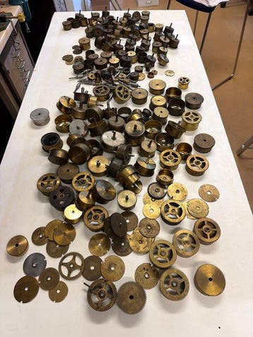 Uurwerk (100) - Messing - 1900-1910 - Klokonderdelen