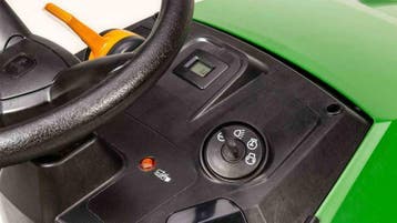 John Deere X117R nieuw model met groen maaidek!, Tuin en Terras, Ophalen of Verzenden, Nieuw, Opvangbak, 90 tot 120 cm