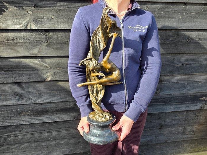 Beeld, Bronze: Scarf Dancer 52cm - Lady - 52.5 cm - Brons,, Antiek en Kunst, Curiosa en Brocante