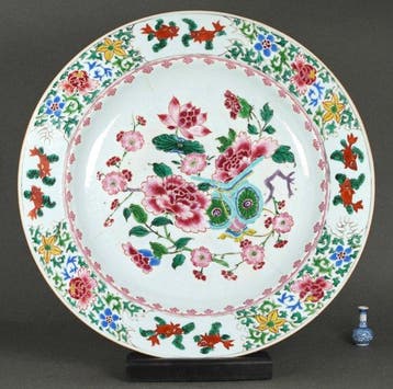 Yongzheng (1723-1735) - Bord - Floral Basket with Lotus,