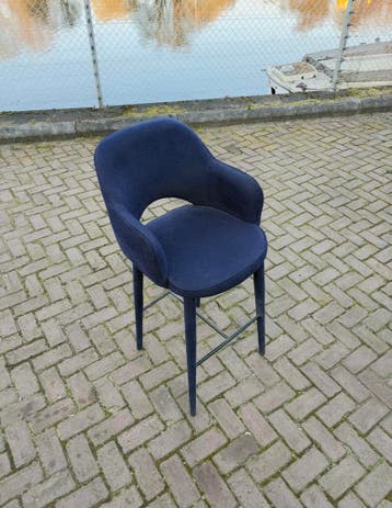 Polspotten Cosy Barstoel Donkerblauw - Barkruk - Ongebruikt, Ophalen of Verzenden, Zo goed als nieuw, Riet, 60 tot 90 cm
